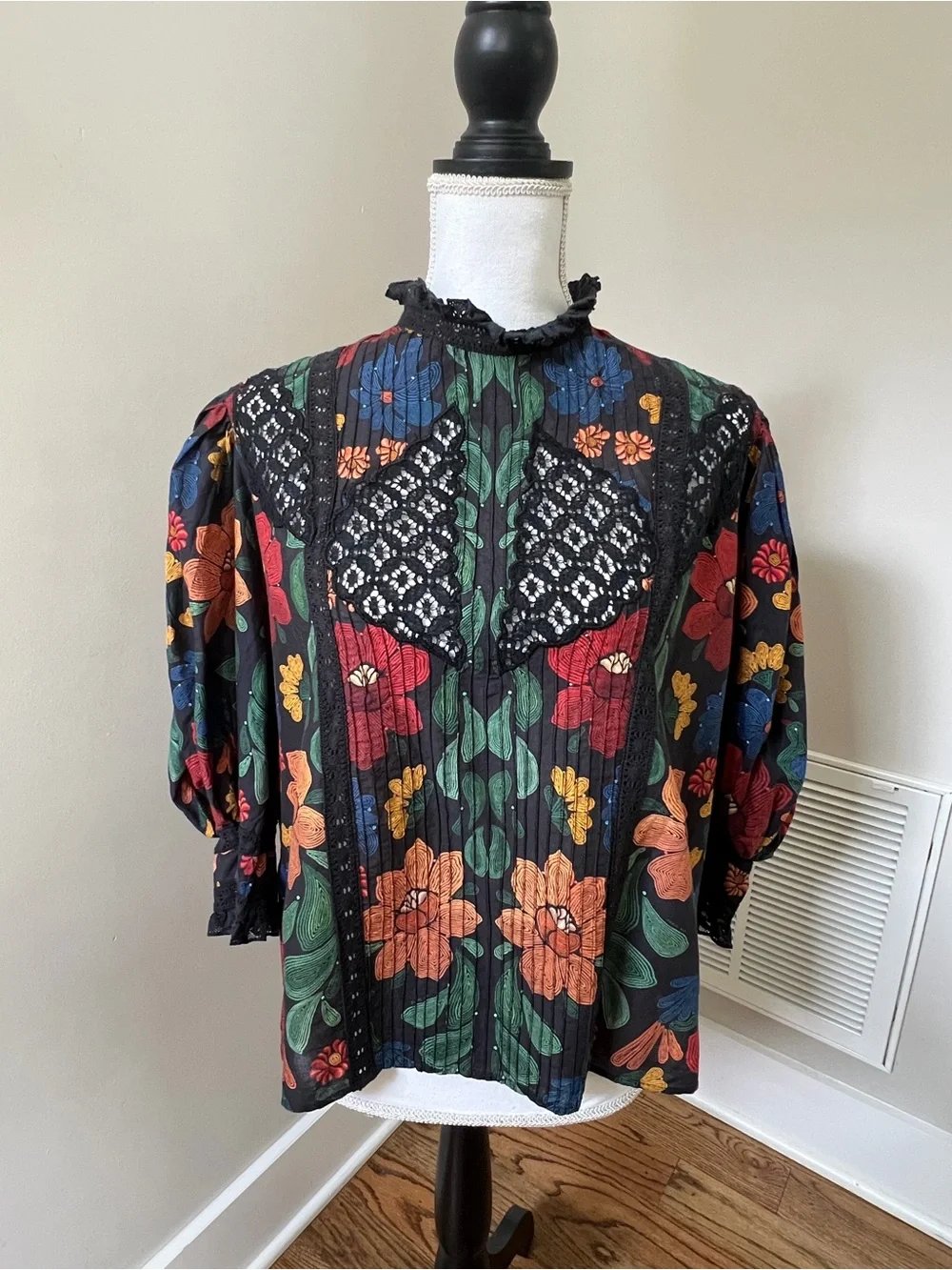 FARM Rio Stitched Garden Puff Sleeve Blouse - Picture 1 of 3